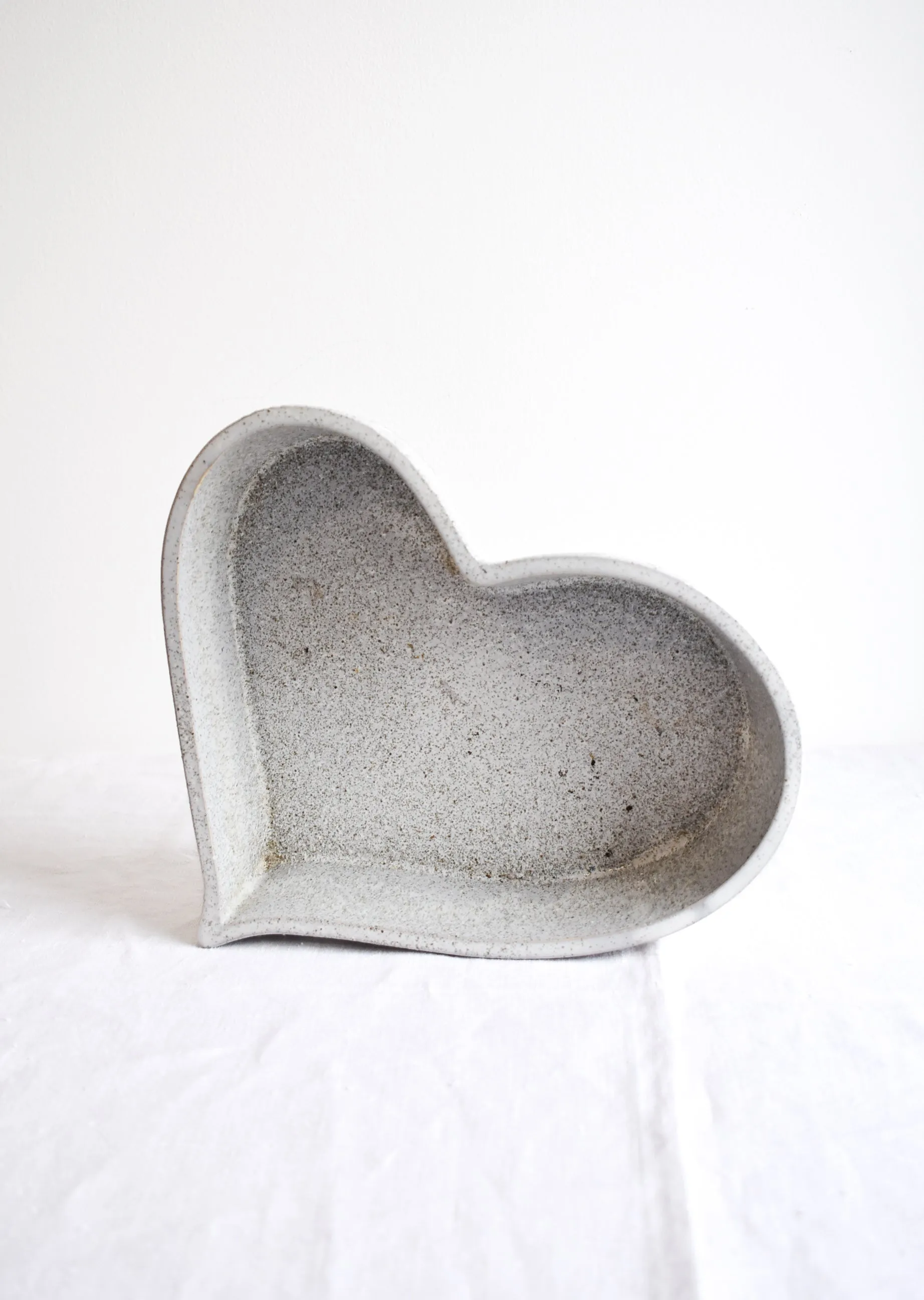 Japanese pottery decorative heart bowl