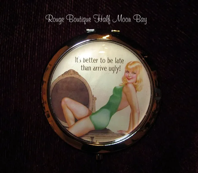 Pin-up Mirror Compact